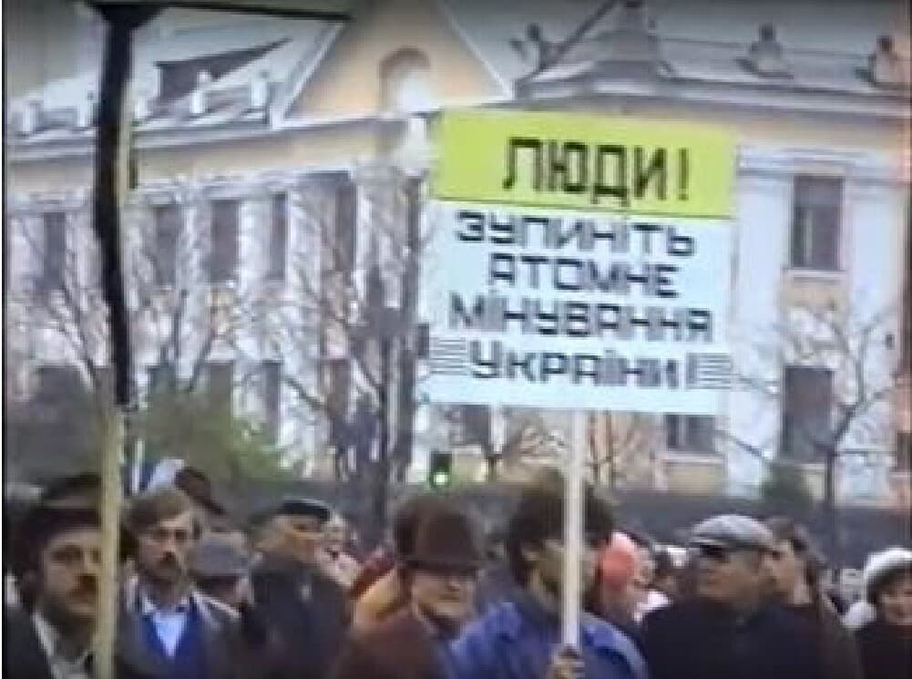Маніфестація в Коростені під час Всеукраїнського екологічного походу, 1989 рік.